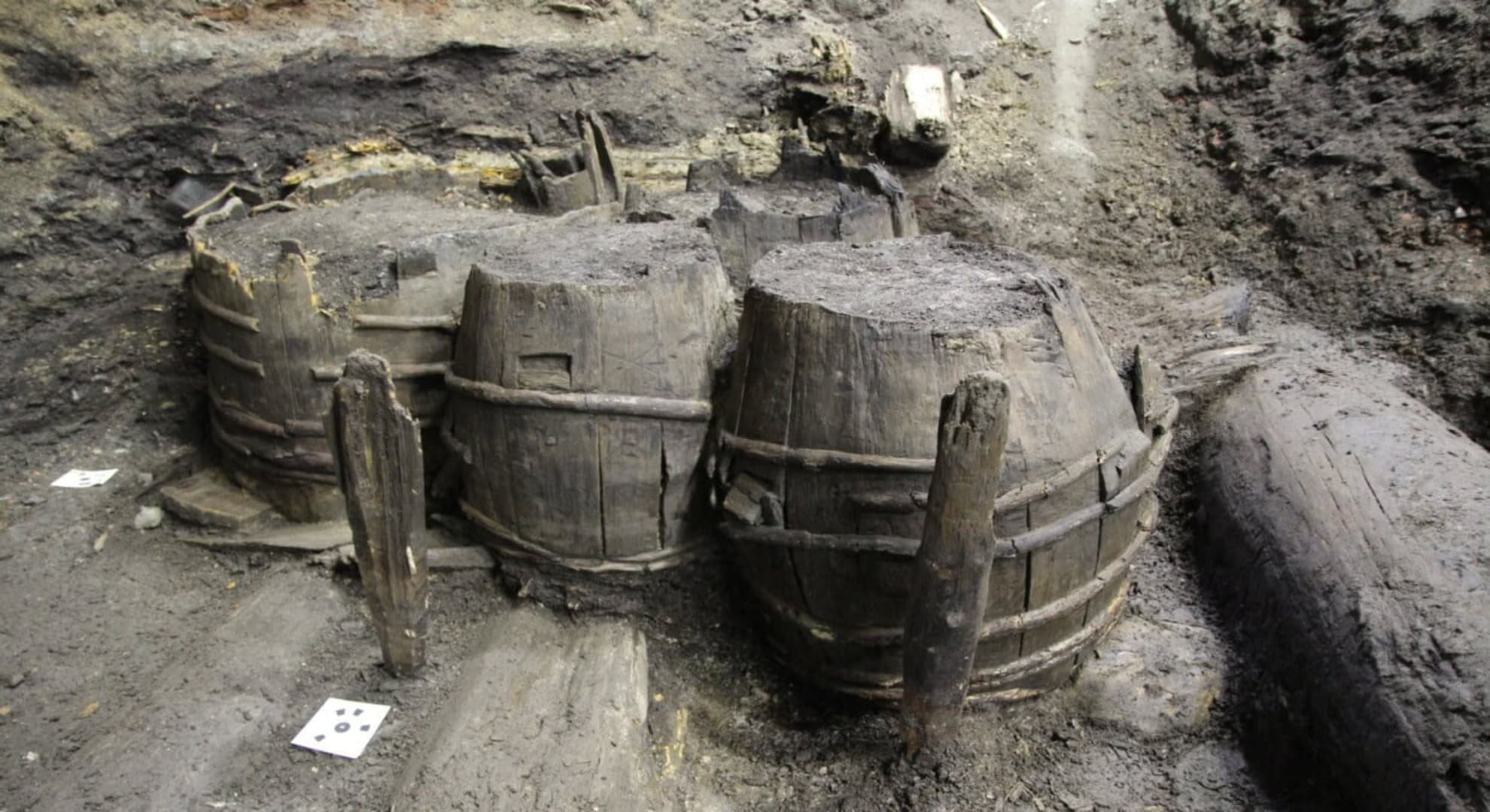 Well-preserved barrels from 17th-century reveal how historic city was built