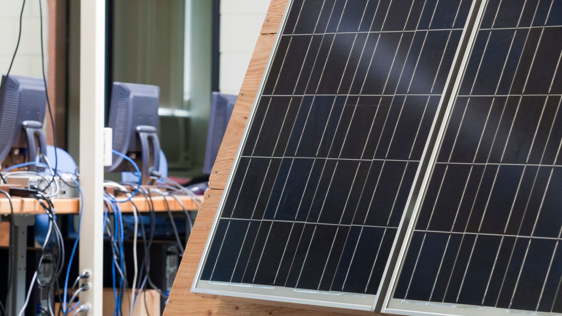 Singlet fission breaks 'ceiling' of solar cells for 130% quantum yield