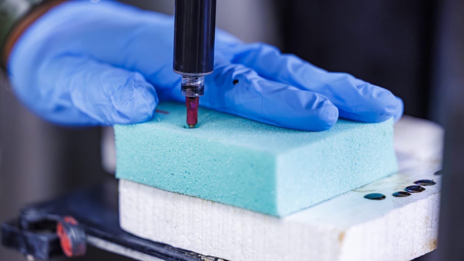 3D-printed struts turn ordinary foam into impact absorber 10× stronger than padding