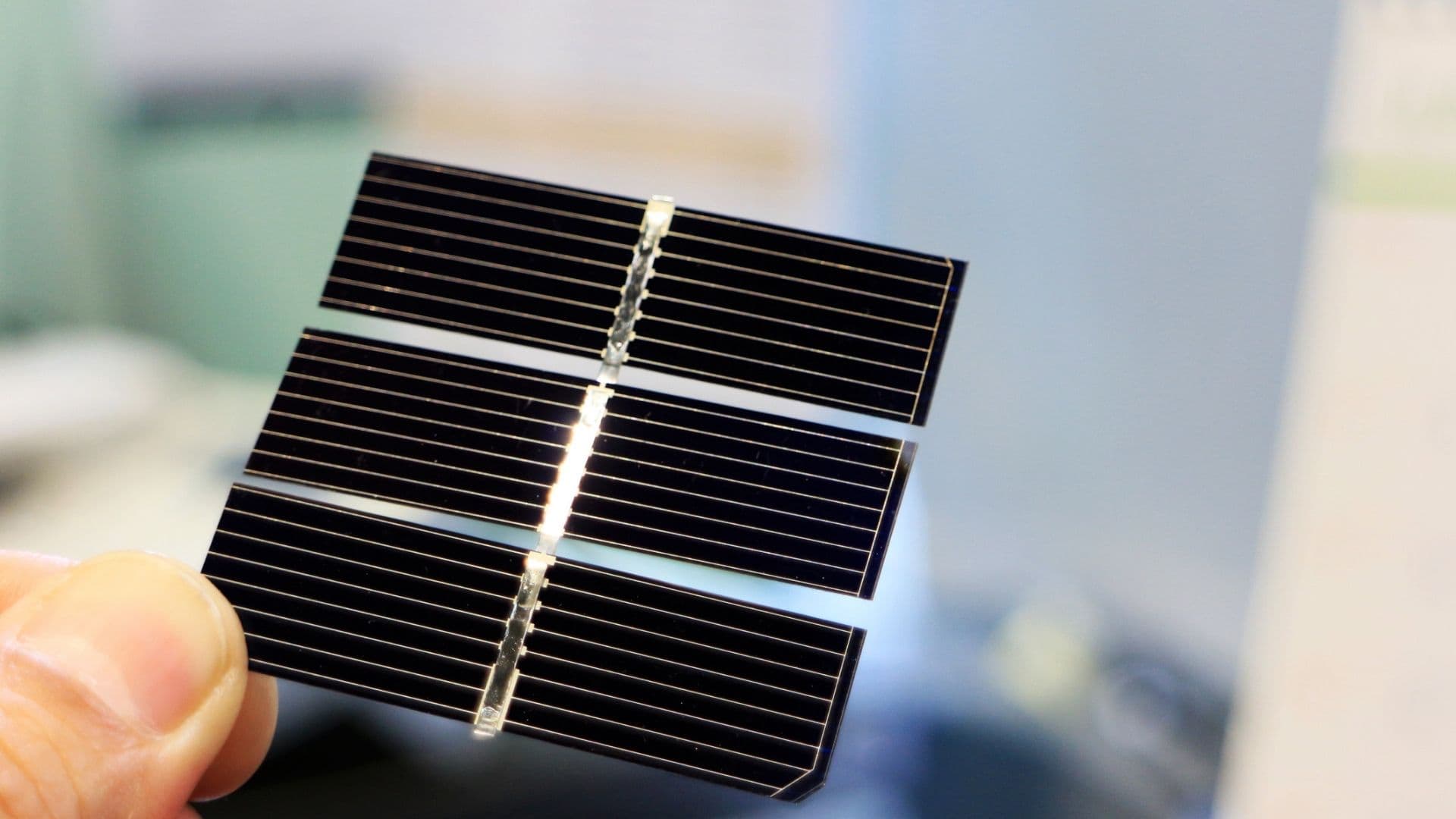 Bifacial solar cells top 32% efficiency with new design breakthrough
